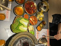 -草家酱蟹炭火烤肉店(珲春南路二店)