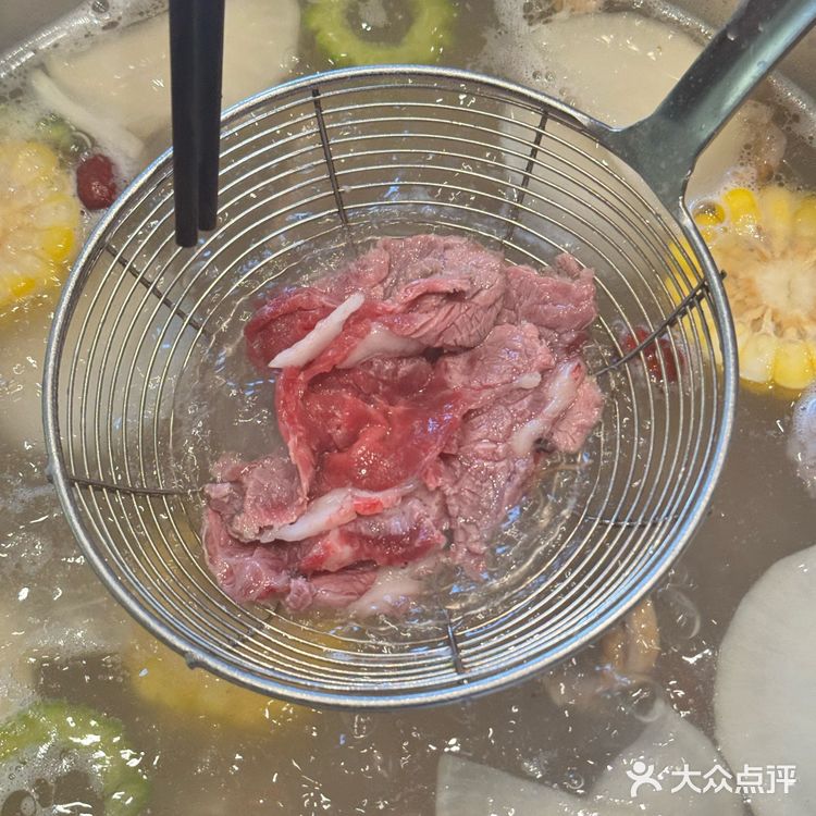 这家全球🌏有肉源的牛肉火锅的肉感确实不一样