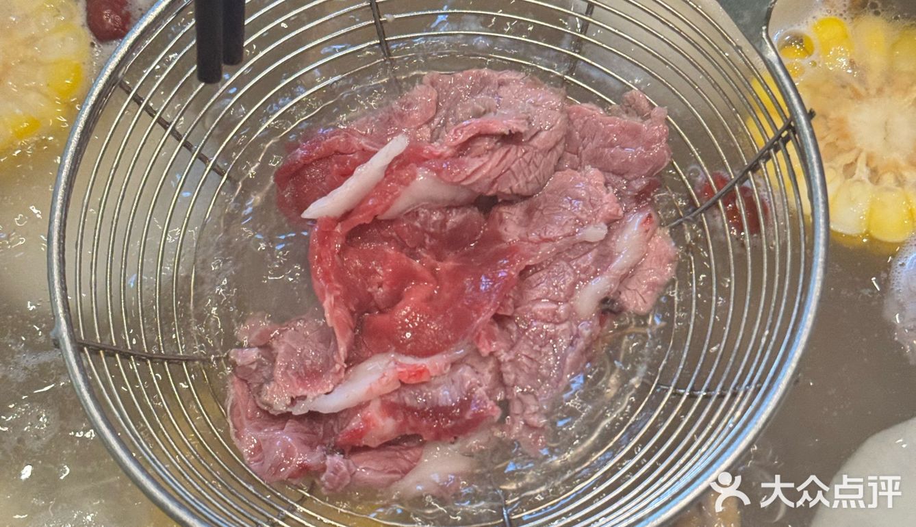 这家全球🌏有肉源的牛肉火锅的肉感确实不一样
