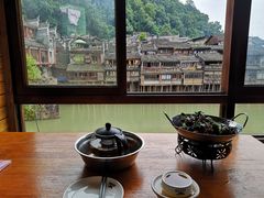 靠窗位-临江餐馆二楼美食部落