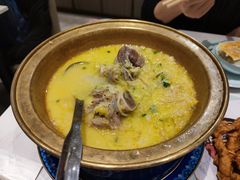 酸菜炖大骨棒-北李妈妈菜·海肠捞饭(高新万达店)