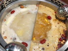 成双锅（清汤+激情）-快乐小羊火锅(河西王府井店)