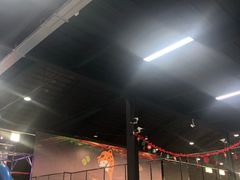 -嘿哟动霸CHUA·新潮玩运动娱乐中心·蹦床滑冰团建乐园