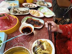 -四囍码头海鲜烧烤自助火锅(外滩南京东路悦荟广场店)