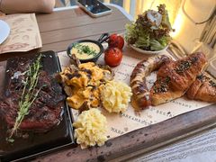 -Mark&Mars Restaurant