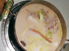 -洪氏嗨捞·广东猪肚鸡·椰子鸡火锅(西咸万象城店)