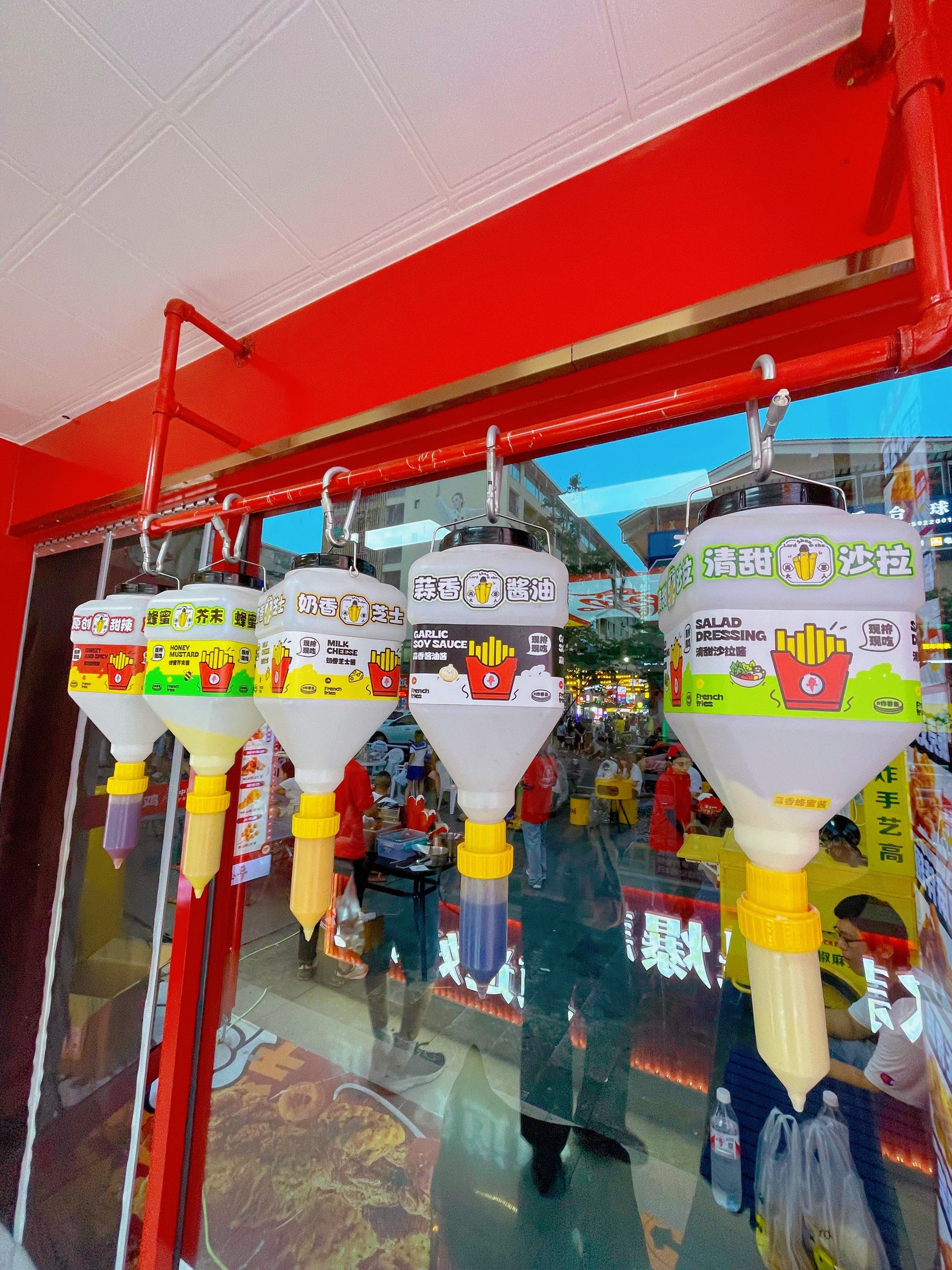 绝绝绝绝绝6015
小幺鸡也有浇给薯条了,超多酱汁随便加,主打一