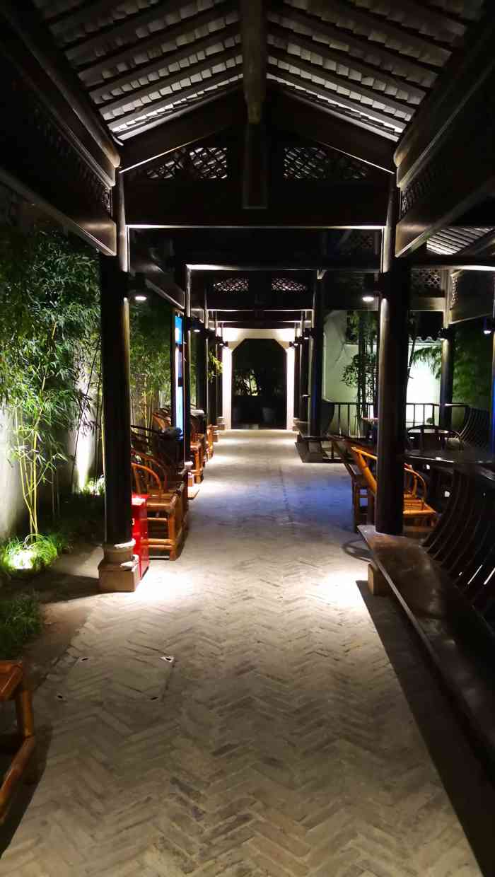 宽坐·河鲜馆-"[环境]有点类似于铁像寺水街的中国风,闹.