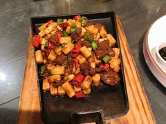 小牛肉炒年糕-吴越荣记苏州菜·松鼠桂鱼100%活鱼现做(斜塘老街店)