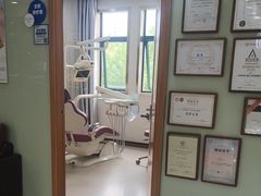 -茂菊口腔连锁(浦东南路店)