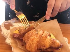 牛油果芝士培根可颂-LOOKA COFFEE(大鹏所城店)