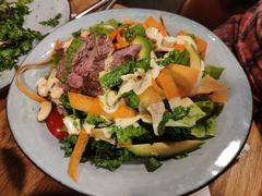煎牛肉牛油果花椰菜色拉-Wagas沃歌斯(太古汇店)