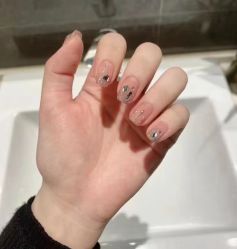 -悦指间美甲美睫