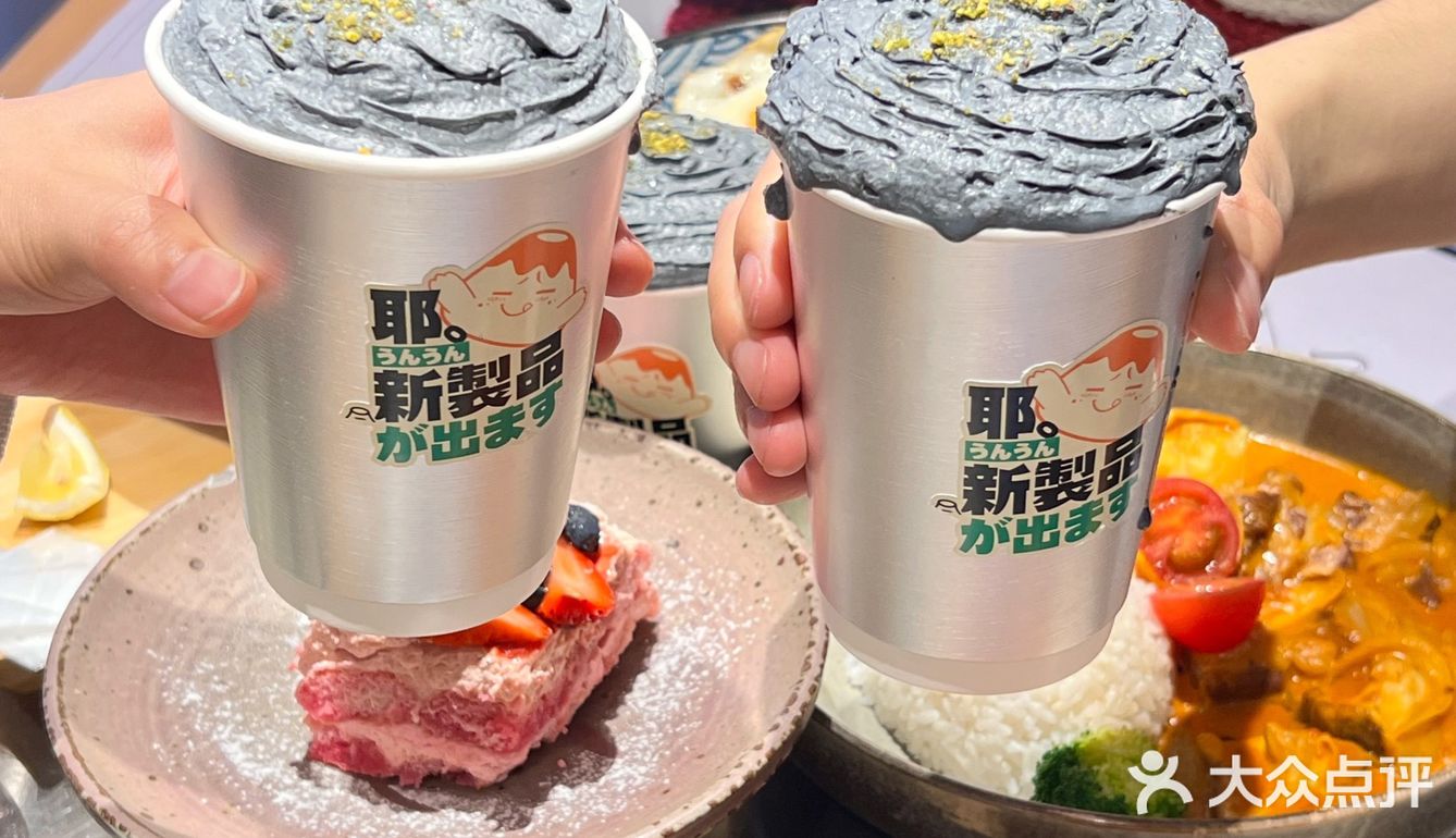 快冲！火山屋台被可爱的草莓熊包围住了‼️