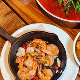 这家西班牙餐厅生意也太火爆了，格调和装修精致且高级