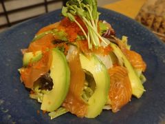 三文鱼牛油果沙拉-鮨鲸·和牛烧(三里屯店)