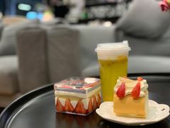 草莓鲜奶瑞士卷-治愈系甜品The Soothing Dessert(科海大楼店)