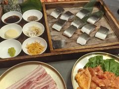 -围炉肉舍•炭烤活鳗•丹东海鲜烤肉(步行街店)