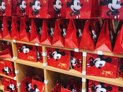 -名创优品(北京新中关购物中心地铁层店)