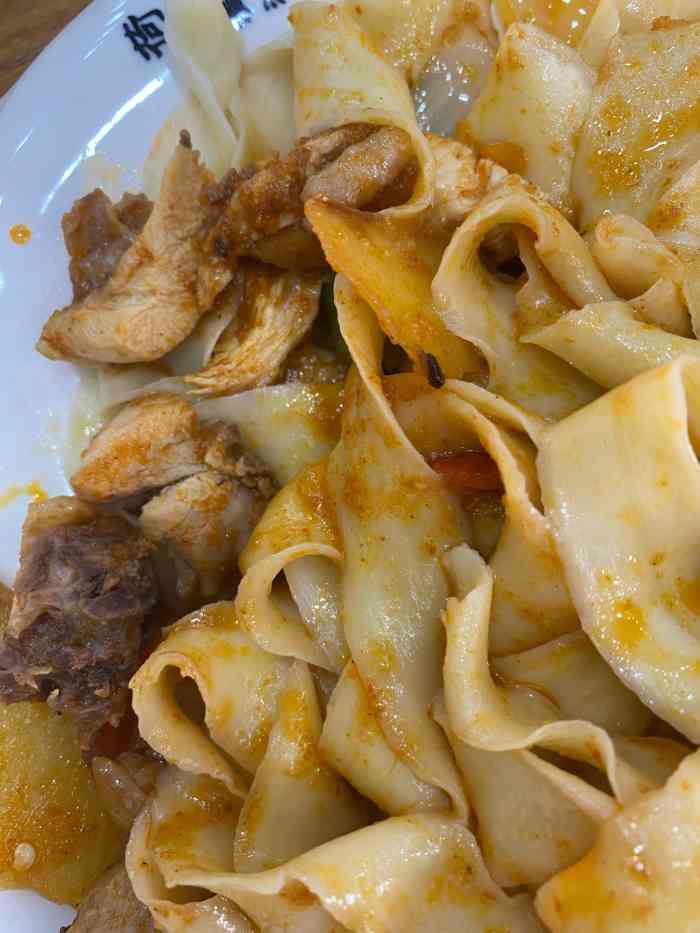 阿迪莱西域牛肉面-"位置在南塔鞋城附近,准确的说是在步阳国际.