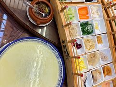 -香麒园·过桥米线·南湖雅宴