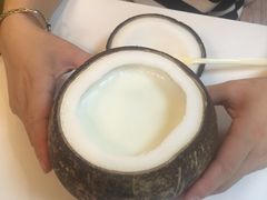 -志龙皇冠吃货椰子铺