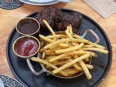 烤架上的安格斯牛里脊和薯条-IL TEATRO 精品意大利餐厅