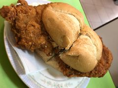 招牌猪扒包-胜利茶餐室