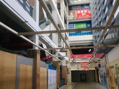 -卜蜂莲花-超市地下停车场