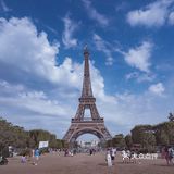 第一次有去巴黎的念想是看了一本很多插画的巴黎随笔