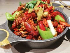 十三香小龙虾-日进一片海.生腌海鲜火锅.宵夜烧烤(三里屯总店)