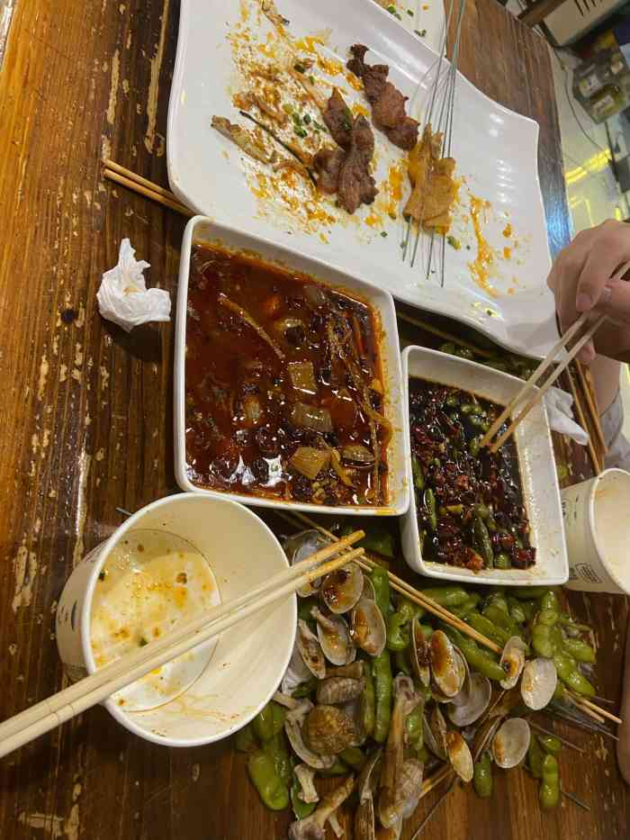 小俩口烧烤(鹦鹉巷子店)-"拦江路变成宵夜一条街以后,烧烤也是很多.