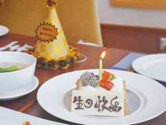酸奶慕斯-香格里拉鱼跃地中海西餐厅·牛排披萨