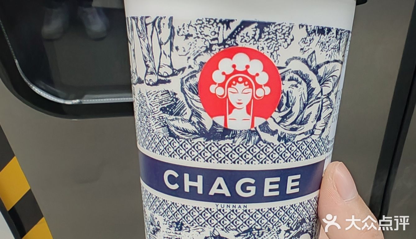 披上dior的衣服立马成为了奶茶界的顶流