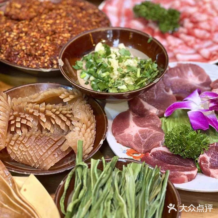 这家火锅唯一的缺点就是。。饭点得排队!!