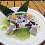 来一场下午茶很可以。「斑斓椰椰冰粉」甜度适中