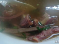 驴杂汤里的~-王胖子驴肉火烧(鼓楼店)