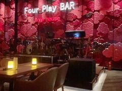 -FOUR PLAY BAR