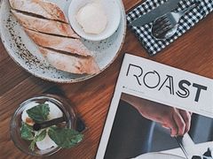 -ROAST coffee & eatery