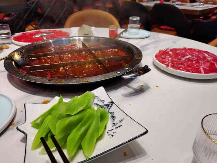 巴渝红火锅(新光天地店)-"应该是新开不久的店,在杨记旁边,位置还算.