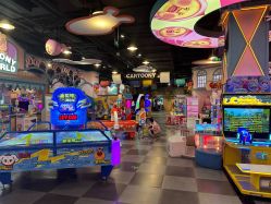 -卡通尼乐园(绿地缤纷城店)