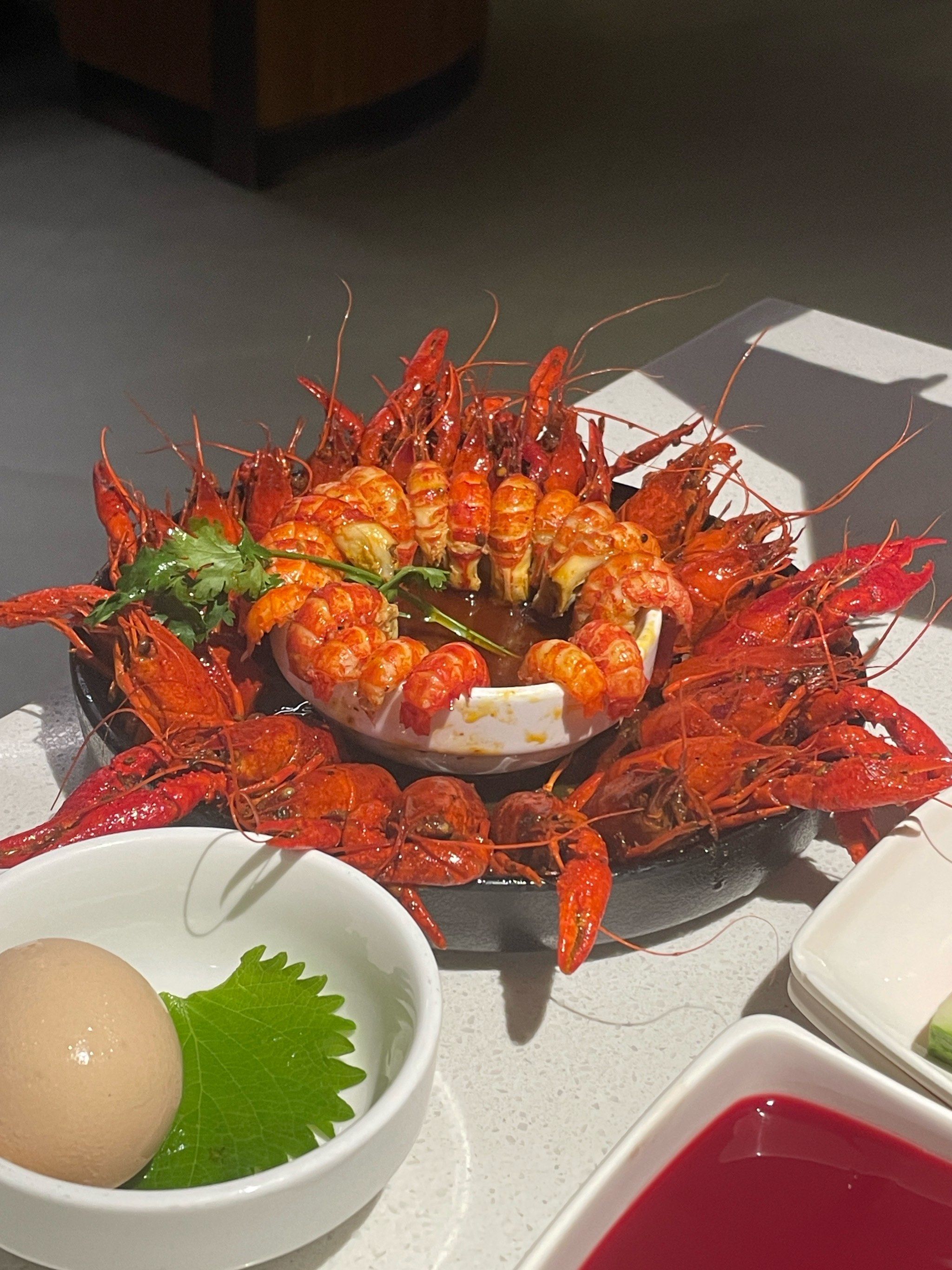 糖都摆盘了 幸福的要晕过去了(>人 ;) 这辈子吃的最幸福的一顿海底捞
