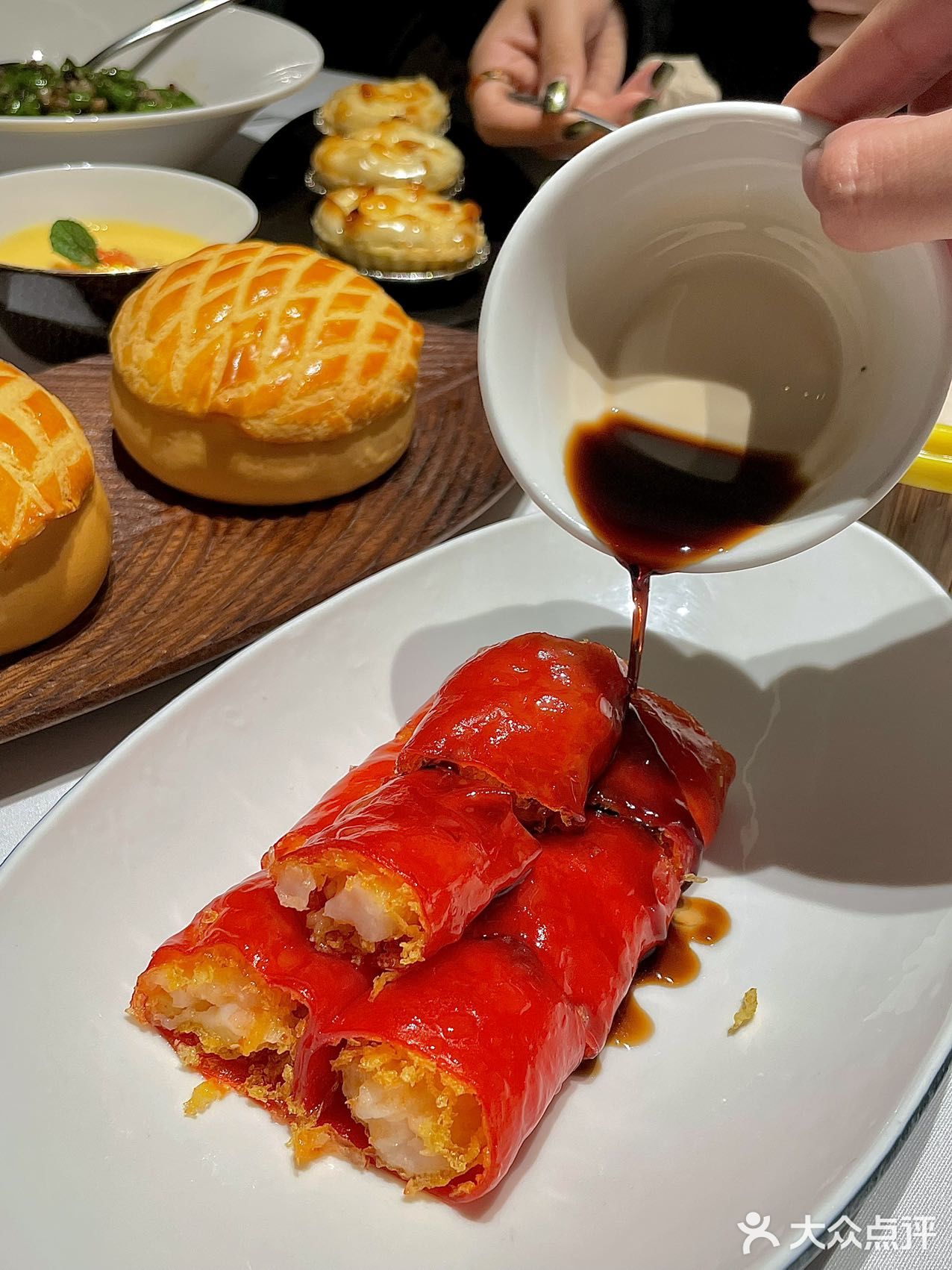 ️他们家的港式茶店，虾饺，肠粉之类的都是地道又好吃！