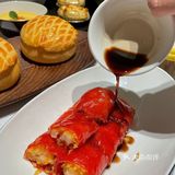 ️他们家的港式茶店，虾饺，肠粉之类的都是地道又好吃！