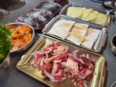 -围炉肉舍•炭烤活鳗•丹东海鲜烤肉(步行街店)