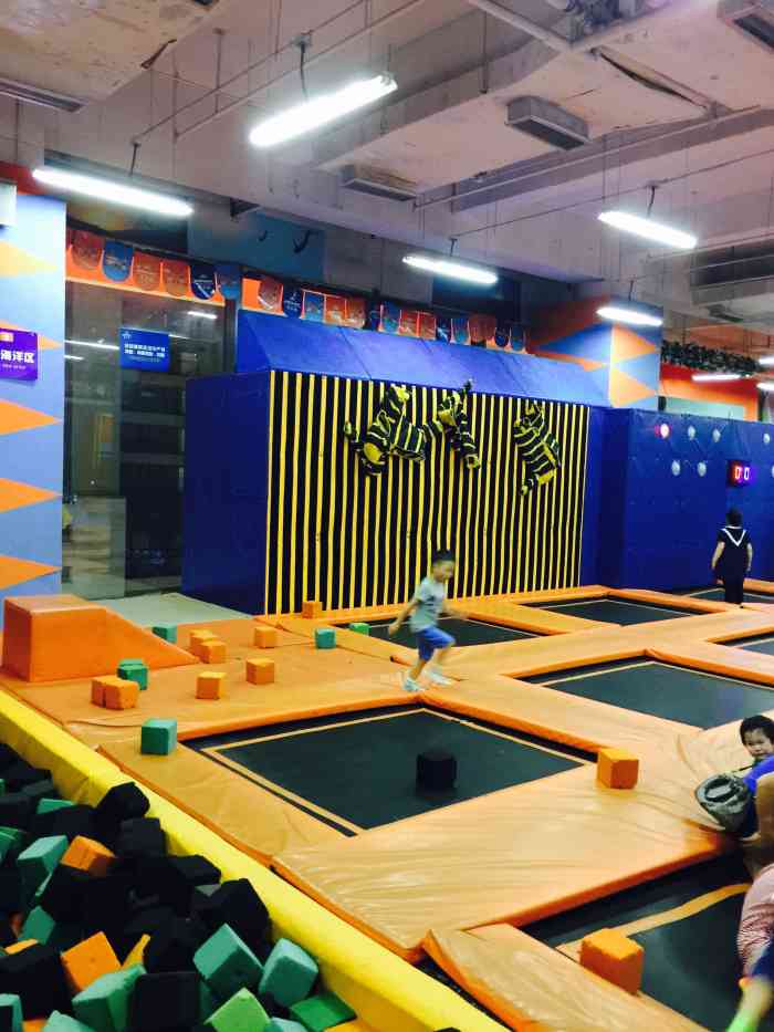 airpark爱尔城蹦床运动工场(凯德mall新都心店)