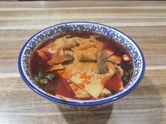 红油米线加豆皮-老字号杨坡红油米线腊汁肉夹馍(东四道巷店)