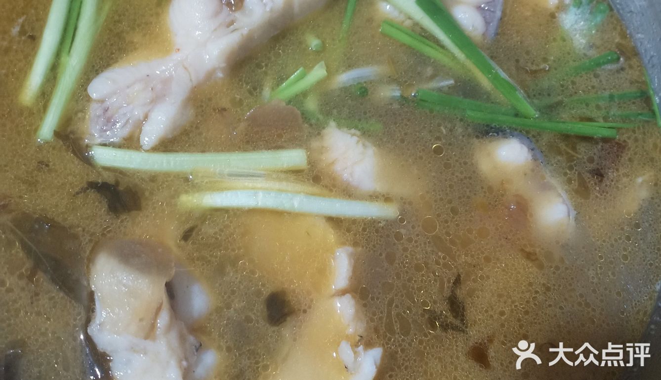 我煮酸菜鱼喜欢买鲢鱼,鲢鱼肉比较嫩