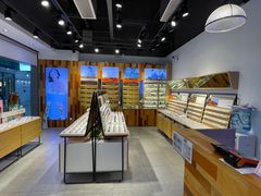 -LOOK眼镜·蔡司依视路配镜(宝山万达店)