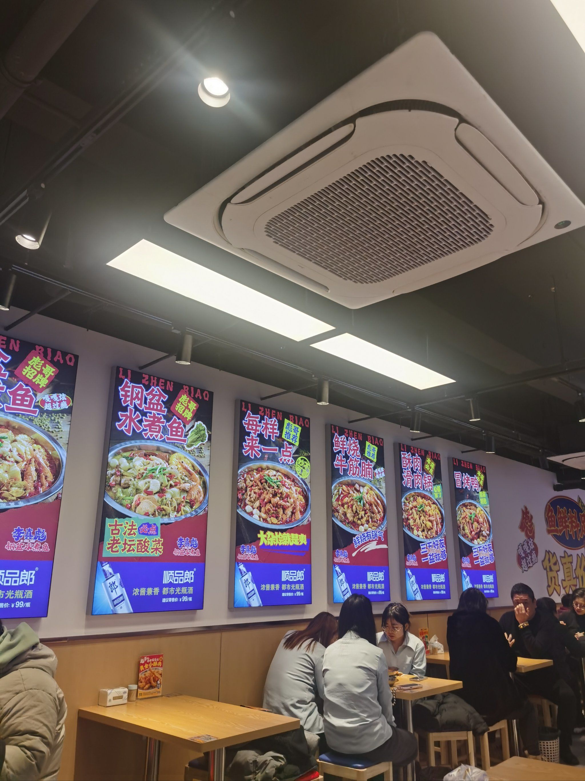 困难症患者,就选择了他家的"每样都来一点",分量挺足的,两个人吃绰绰
